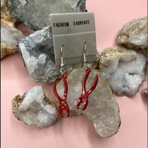 Fashion earrings red pliers